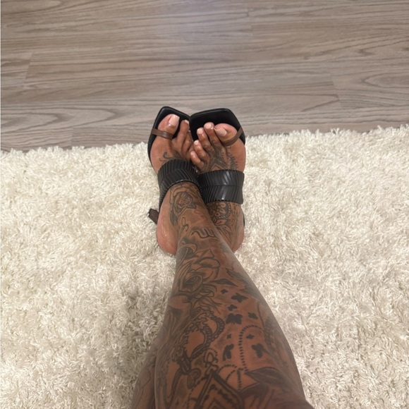 Deltan Women's Kelsea Leather Toe Loop Dress Sandals Black Size 10 M - Picture 11 of 16